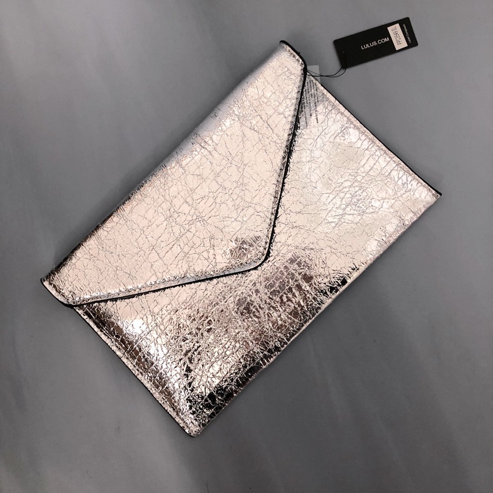 Lulu’s | Silver Metallic Envelope Clutch. NWT!